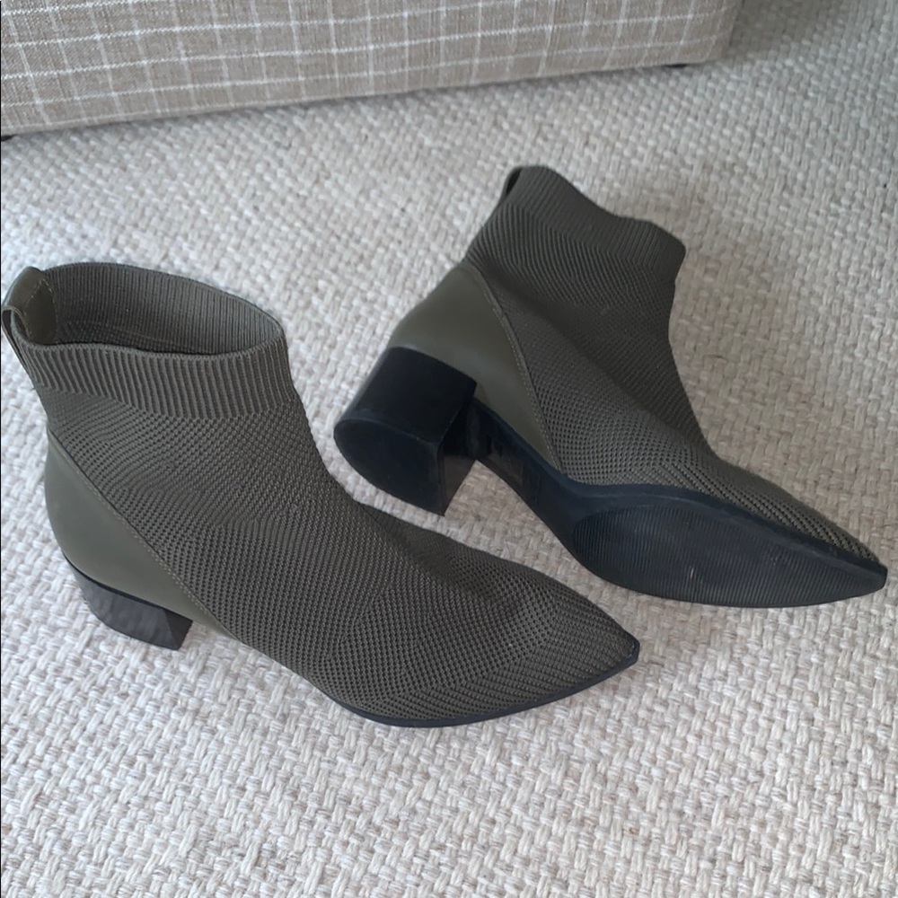 Everlane Green Ankle Boots Modern Stretch Design